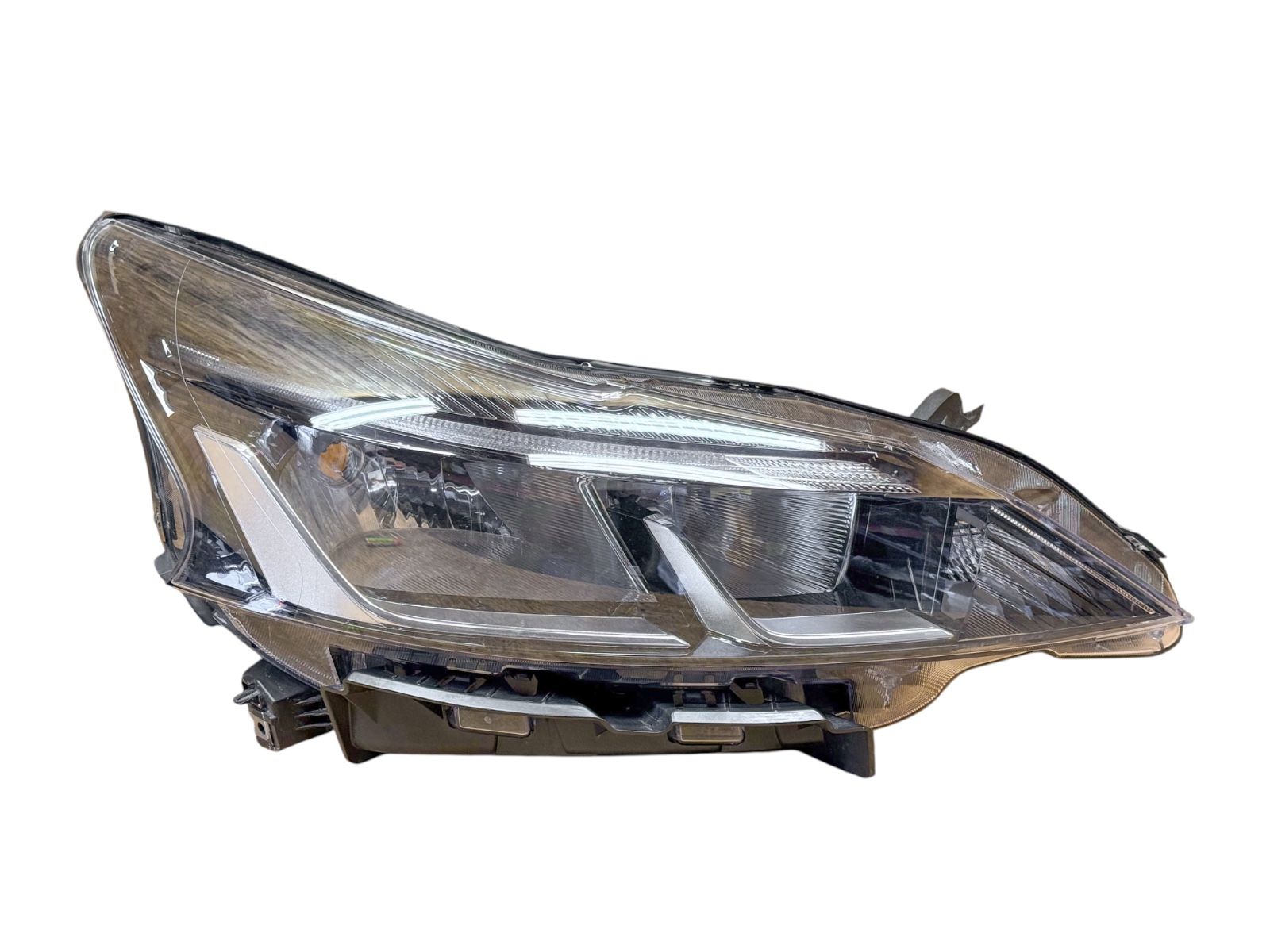 Faro Derecho Nissan March 2021 - 2024 Original