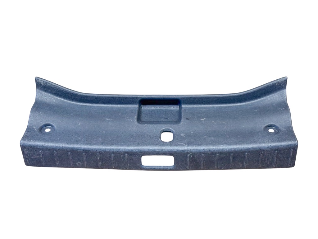 Moldura Inferior Cajuela Nissan Versa 2012 - 2019 Original