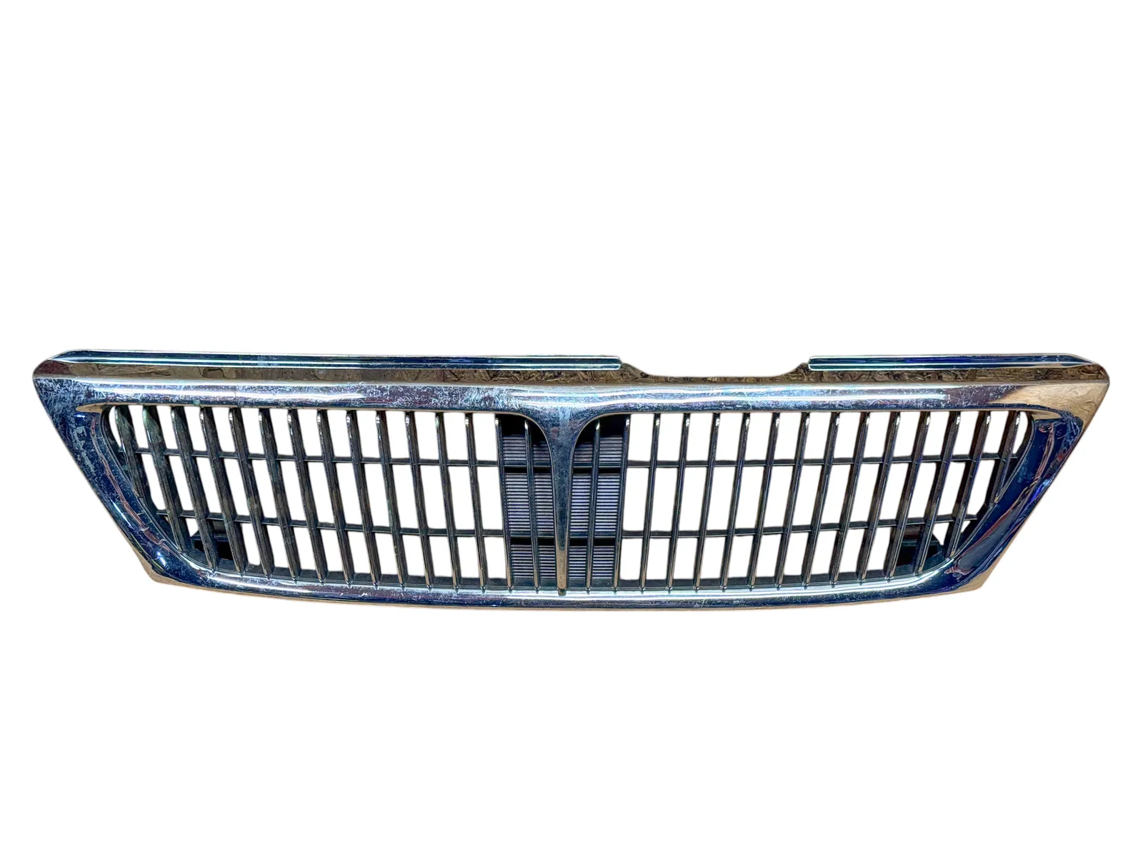 Parrilla Nissan Sentra 2000